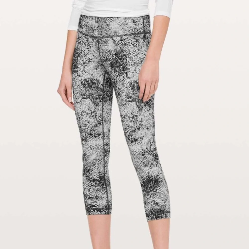 lululemon athletica excellent preowned